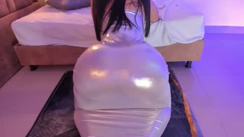 Snapshot of victoriaroyce1 chatting on November 13, 2025, 5:45 pm Victoria online show from November 13, 2025, 5:45 pm