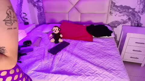 victoriasanz_ online show from September 20, 2025, 5:30 am