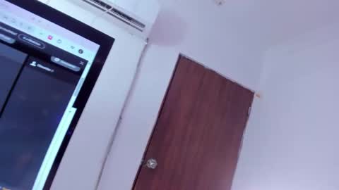 victoriasanz_ online show from October 8, 2025, 5:27 am