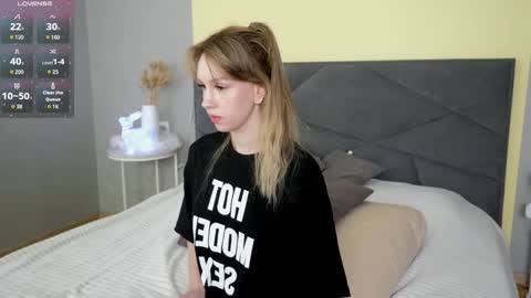 V I C T O R I A online show from December 18, 2024, 5:37 am