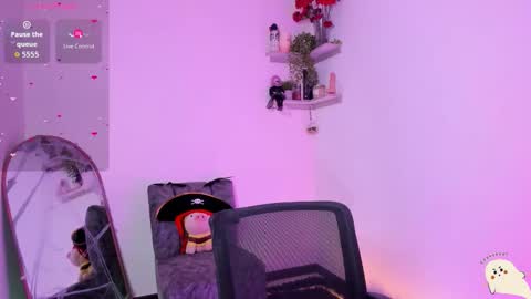 Snapshot of victoriia_ross chatting on October 17, 2025, 7:05 pm Annie vic online show from October 17, 2025, 7:05 pm