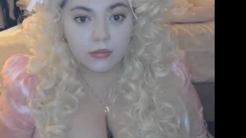 viennavisabelle online show from November 13, 2025, 5:39 am