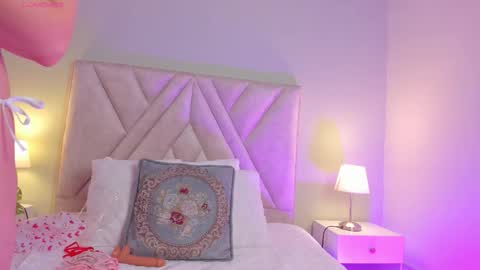 Victoria  online show from September 10, 2025, 11:10 am