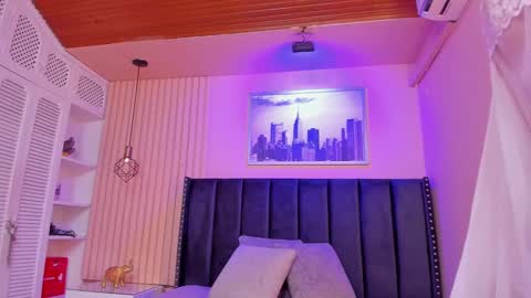 Viiolett online show from January 15, 2025, 7:12 pm