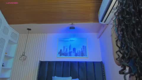 Viiolett online show from February 25, 2025, 7:58 pm