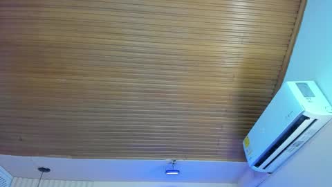 Viiolett online show from October 12, 2025, 8:41 pm