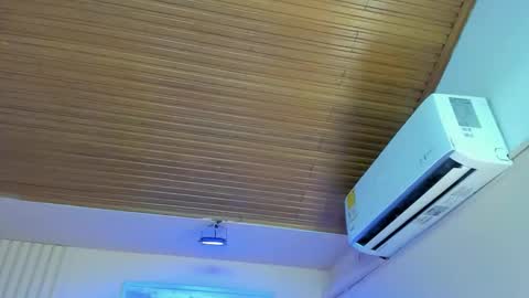 Viiolett online show from November 5, 2025, 7:36 pm