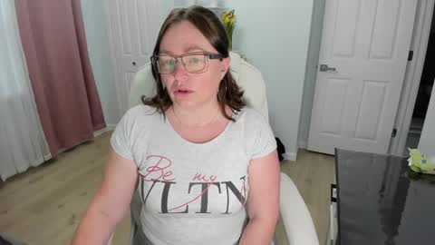 Snapshot of vika7333 chatting on March 3, 2025, 12:48 pm Ukrainian-woman online show from March 3, 2025, 12:48 pm