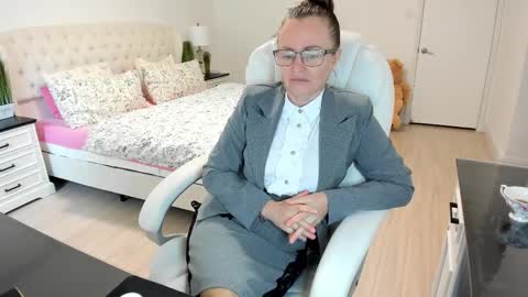 Snapshot of vika7333 chatting on October 18, 2025, 1:23 pm Ukrainian-woman online show from October 18, 2025, 1:23 pm