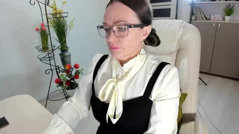 Ukrainian-woman online show from November 27, 2025, 6:37 am