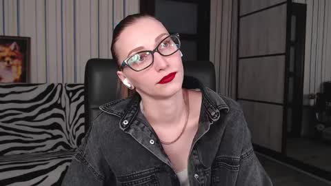 Snapshot of vikaericka chatting on March 7, 2025, 8:11 pm Vika online show from March 7, 2025, 8:11 pm