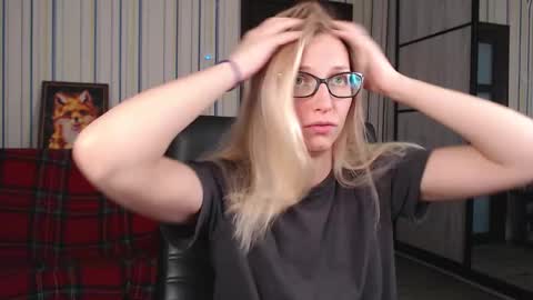 Snapshot of vikaericka chatting on October 31, 2025, 5:19 am Vika online show from October 31, 2025, 5:19 am