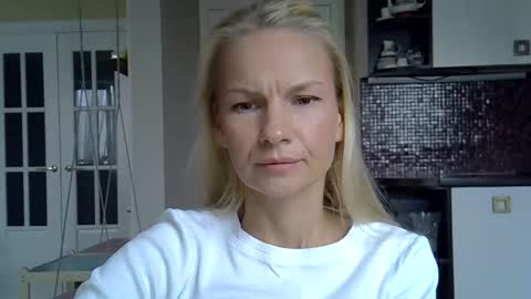 Snapshot of viki_loun5 chatting on October 22, 2025, 9:42 am viki_loun5 online show from October 22, 2025, 9:42 am