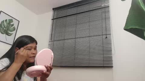 Snapshot of viki_mom chatting on March 1, 2025, 2:15 am Viki Mom online show from March 1, 2025, 2:15 am