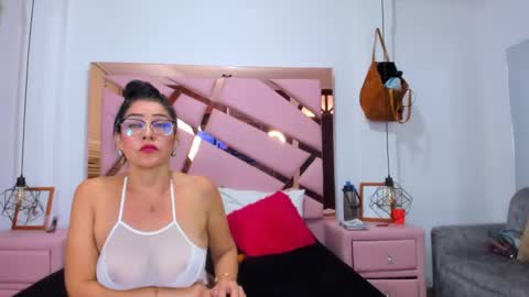 Snapshot of vikitomson chatting on January 25, 2025, 3:52 pm vikiTomson online show from January 25, 2025, 3:52 pm