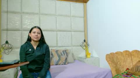 Snapshot of vikitomson chatting on November 17, 2025, 1:28 pm vikiTomson online show from November 17, 2025, 1:28 pm