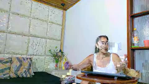 Snapshot of vikitomson chatting on December 15, 2025, 1:59 pm vikiTomson online show from December 15, 2025, 1:59 pm