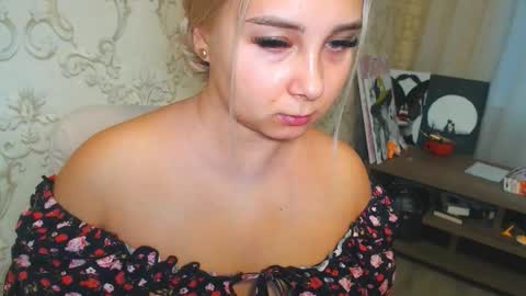 Snapshot of vikiwaitingforyou chatting on November 30, 2025, 10:52 am Vitoria online show from November 30, 2025, 10:52 am