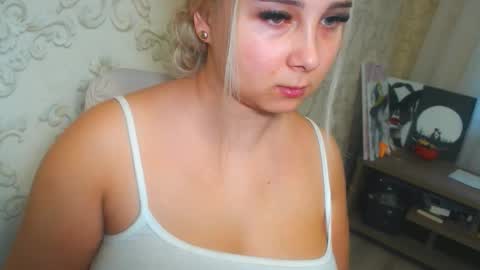 Snapshot of vikiwaitingforyou chatting on December 3, 2025, 10:13 am Vitoria online show from December 3, 2025, 10:13 am