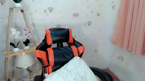 vikkylustfull online show from October 25, 2025, 5:04 am