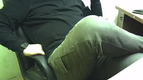 viknik16cm online show from November 12, 2025, 5:30 am