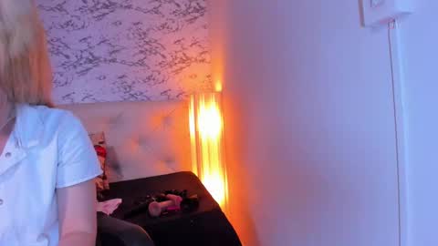 Snapshot of viktoria_davis_ chatting on January 16, 2025, 10:44 pm Viktoria online show from January 16, 2025, 10:44 pm