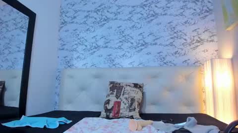 Snapshot of viktoria_davis_ chatting on January 19, 2025, 4:01 am Viktoria online show from January 19, 2025, 4:01 am