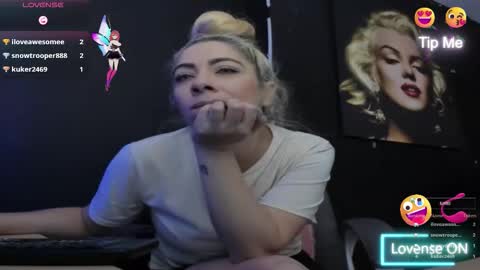 Snapshot of viktoria_davis_ chatting on November 1, 2025, 1:18 am Viktoria online show from November 1, 2025, 1:18 am