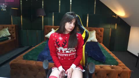 Snapshot of viktoria_storm chatting on December 25, 2024, 8:17 pm Alisa online show from December 25, 2024, 8:17 pm
