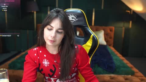 Snapshot of viktoria_storm chatting on December 25, 2024, 11:20 pm Alisa online show from December 25, 2024, 11:20 pm