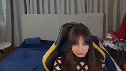 Snapshot of viktoria_storm chatting on January 16, 2025, 8:11 am Alisa online show from January 16, 2025, 8:11 am