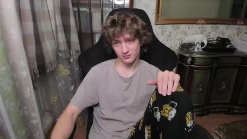 Snapshot of vince__dice chatting on December 17, 2025, 1:33 am Dimoooooon online show from December 17, 2025, 1:33 am