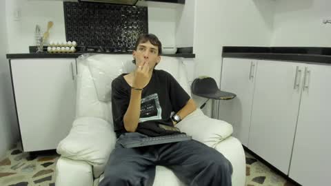 Snapshot of vincenthunter chatting on December 8, 2024, 12:07 am Vincent online show from December 8, 2024, 12:07 am