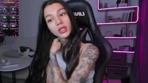 vinkitinkii online show from December 8, 2024, 6:22 am