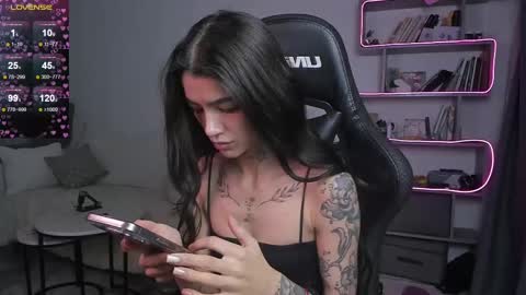 vinkitinkii online show from February 26, 2025, 7:09 am