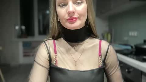 Snapshot of viola_1 chatting on March 5, 2025, 2:01 pm Funny girl online show from March 5, 2025, 2:01 pm