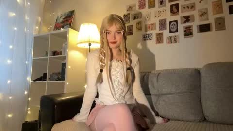 viola_blonde online show from October 11, 2025, 1:20 pm