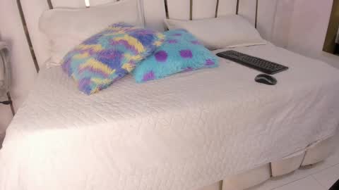 violeet_gray online show from February 15, 2025, 11:50 am