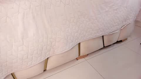 violeet_gray online show from February 15, 2025, 2:55 pm