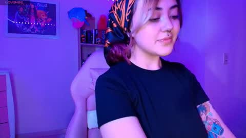 Snapshot of violeet_smile chatting on September 14, 2025, 12:21 am violet online show from September 14, 2025, 12:21 am