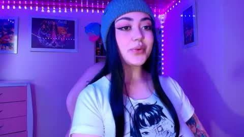 Snapshot of violeet_smile chatting on September 18, 2025, 8:33 pm violet online show from September 18, 2025, 8:33 pm