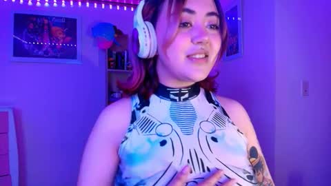 Snapshot of violeet_smile chatting on October 2, 2025, 3:02 am violet online show from October 2, 2025, 3:02 am