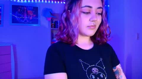 Snapshot of violeet_smile chatting on November 15, 2025, 6:22 am violet online show from November 15, 2025, 6:22 am