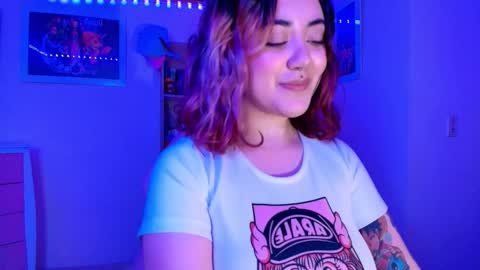 Snapshot of violeet_smile chatting on November 21, 2025, 6:12 am violet online show from November 21, 2025, 6:12 am