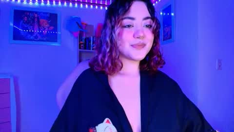 Snapshot of violeet_smile chatting on November 23, 2025, 7:08 am violet online show from November 23, 2025, 7:08 am