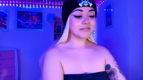 Snapshot of violeet_smile chatting on December 3, 2025, 6:32 am violet online show from December 3, 2025, 6:32 am