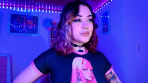 Snapshot of violeet_smile chatting on December 4, 2025, 6:01 am violet online show from December 4, 2025, 6:01 am