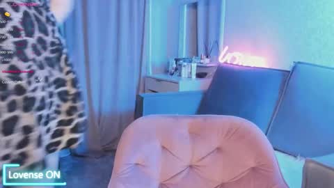 Snapshot of violet____h chatting on October 18, 2025, 7:25 pm violet____h online show from October 18, 2025, 7:25 pm