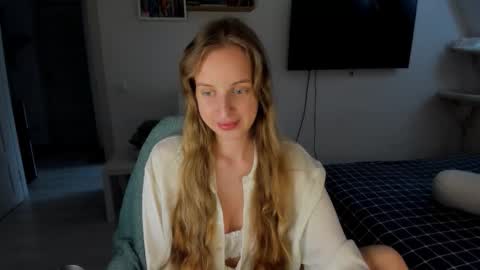 Snapshot of violet_blue_eyes chatting on September 20, 2025, 12:50 pm Violet online show from September 20, 2025, 12:50 pm