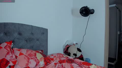 Violet and Casper online show from January 17, 2025, 9:50 pm